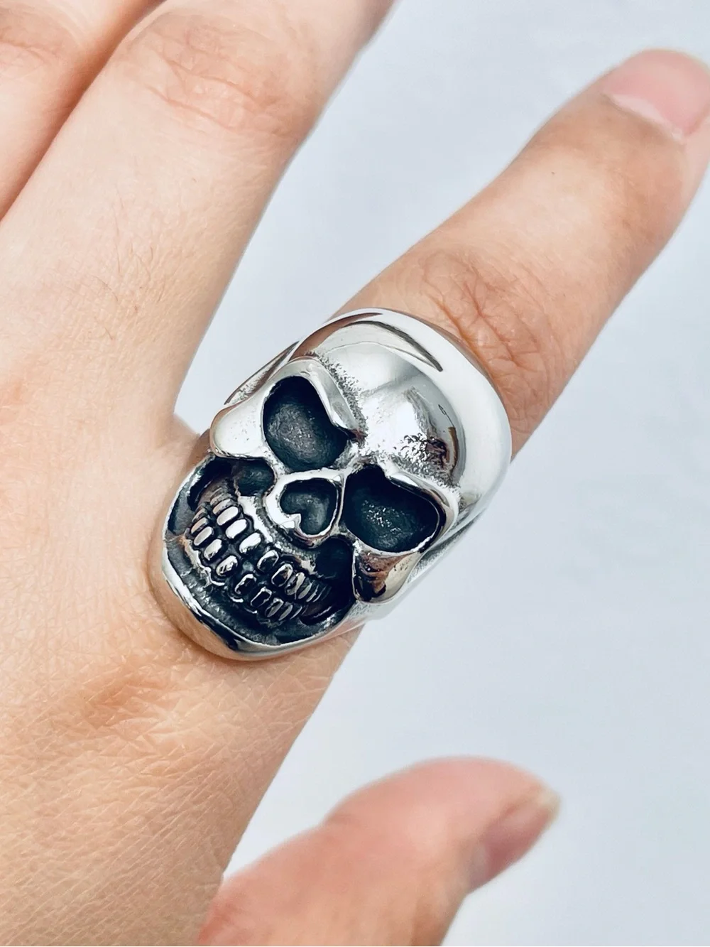 Men's Silver Skull Ring - Bold Gothic Fashion